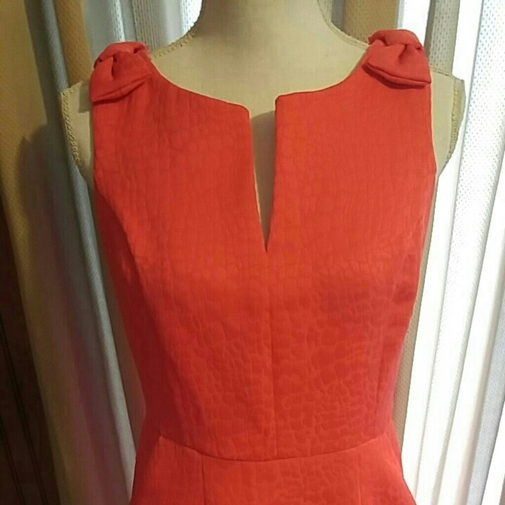 Dress label says 6..